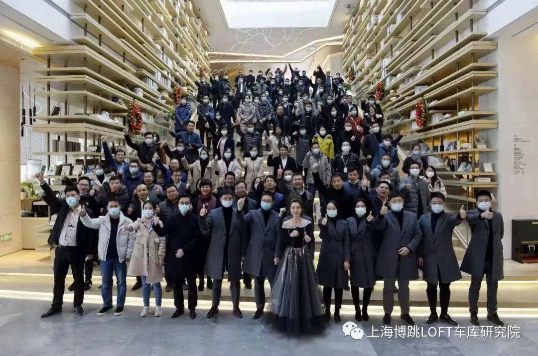 三亚全国一百多人在华侨城汉口道6号参观研讨LOFT专利车库技术！